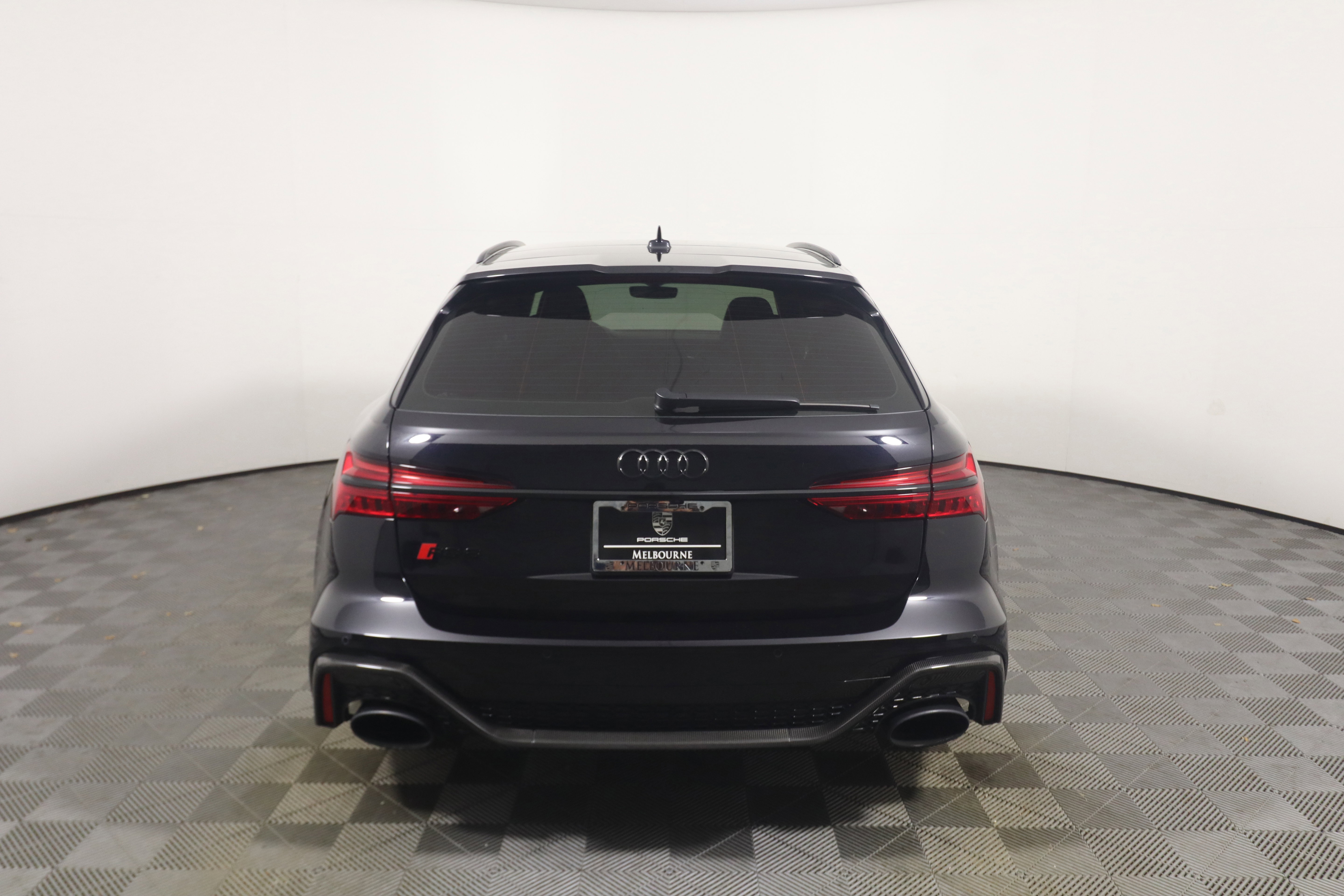 Used 2021 Audi RS 6 w/ Carbon Optic Package AWD/4WD image 4