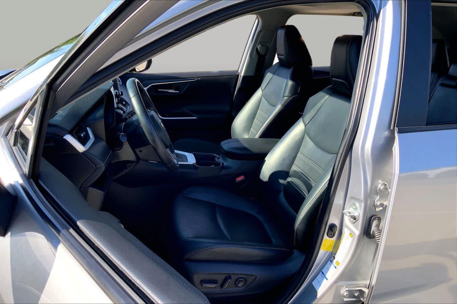Used 2020 Toyota RAV4 Limited AWD/4WD image 8