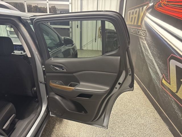 Used 2023 GMC Acadia SLE w/ Driver Convenience Package image 24
