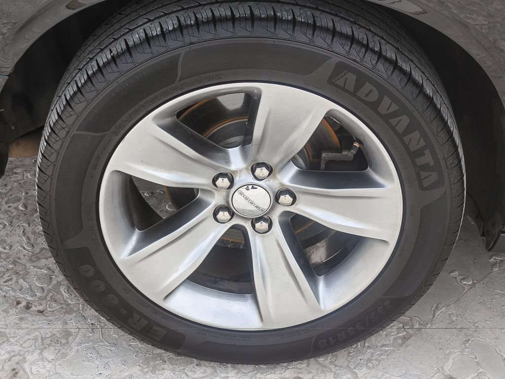 Used 2019 Dodge Challenger SXT RWD image 9