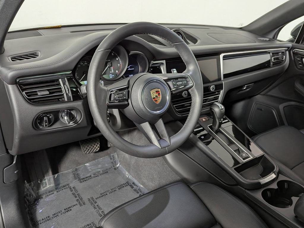 Used 2025 Porsche Macan AWD/4WD image 14