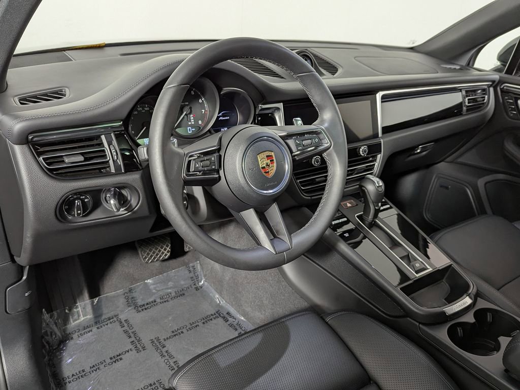 Used 2025 Porsche Macan AWD/4WD image 14