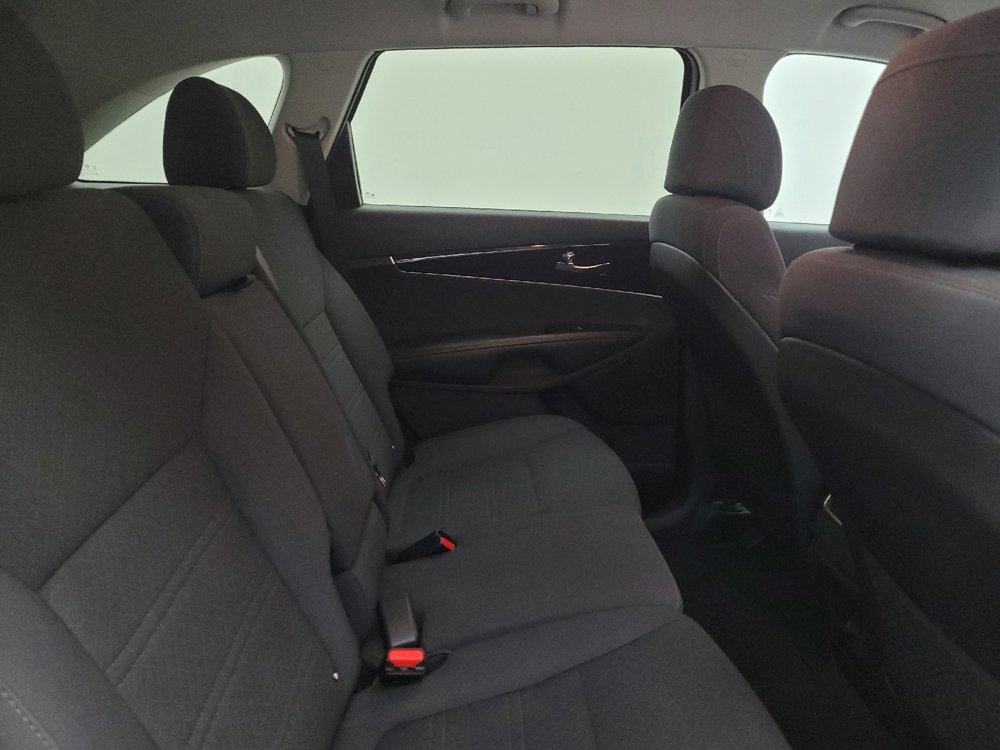 Used 2017 Kia Sorento AWD image 19