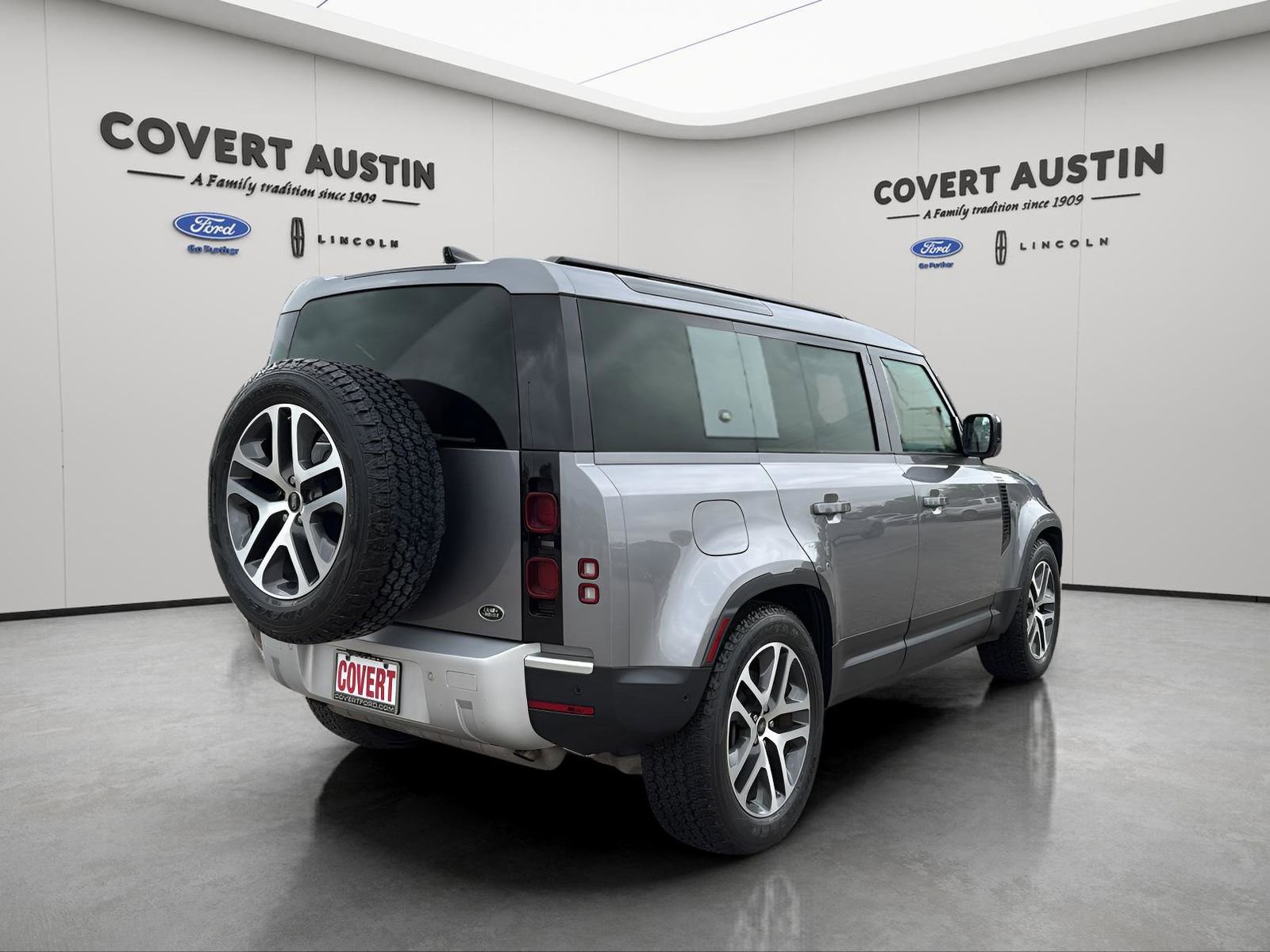 Used 2020 Land Rover Defender 110 First Edition image 5