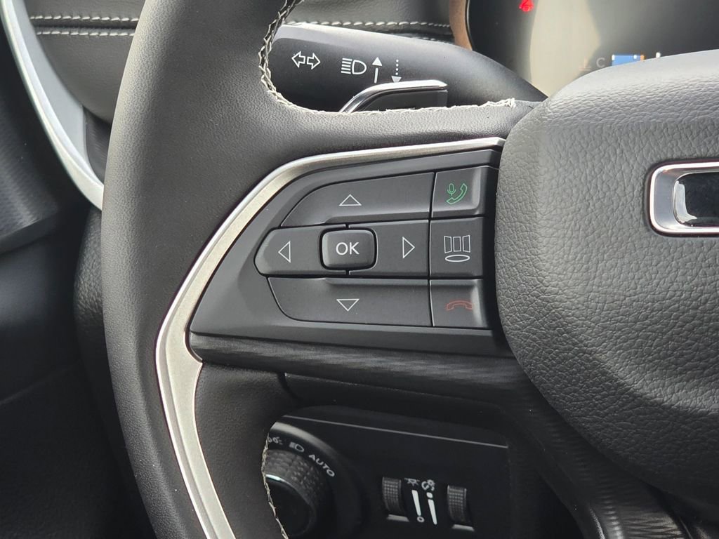 New 2025 Jeep Grand Cherokee Altitude AWD/4WD image 21