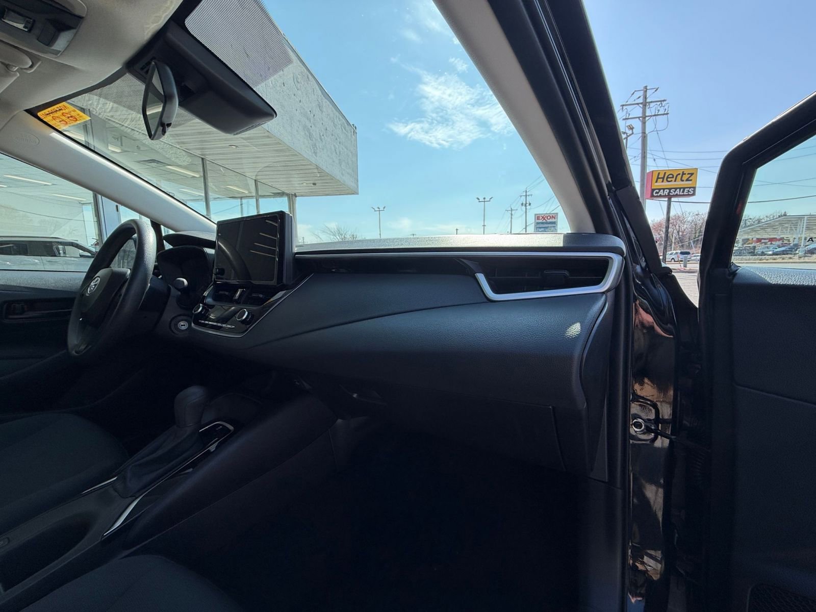 Used 2025 Toyota Corolla LE image 37