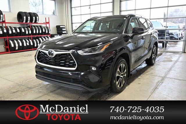 Used 2021 Toyota Highlander XLE image 1