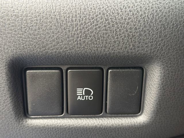 Used 2019 Toyota C-HR LE FWD image 18