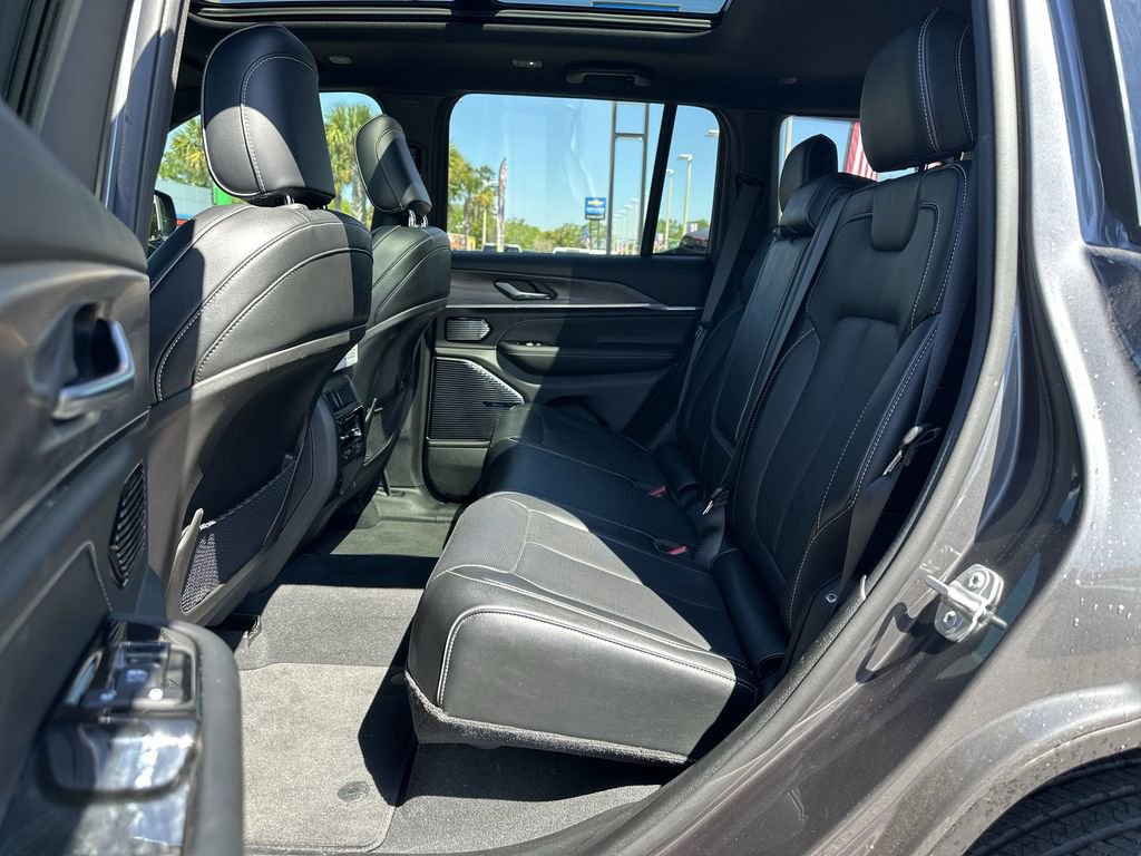 Used 2022 Jeep Grand Cherokee Overland image 28