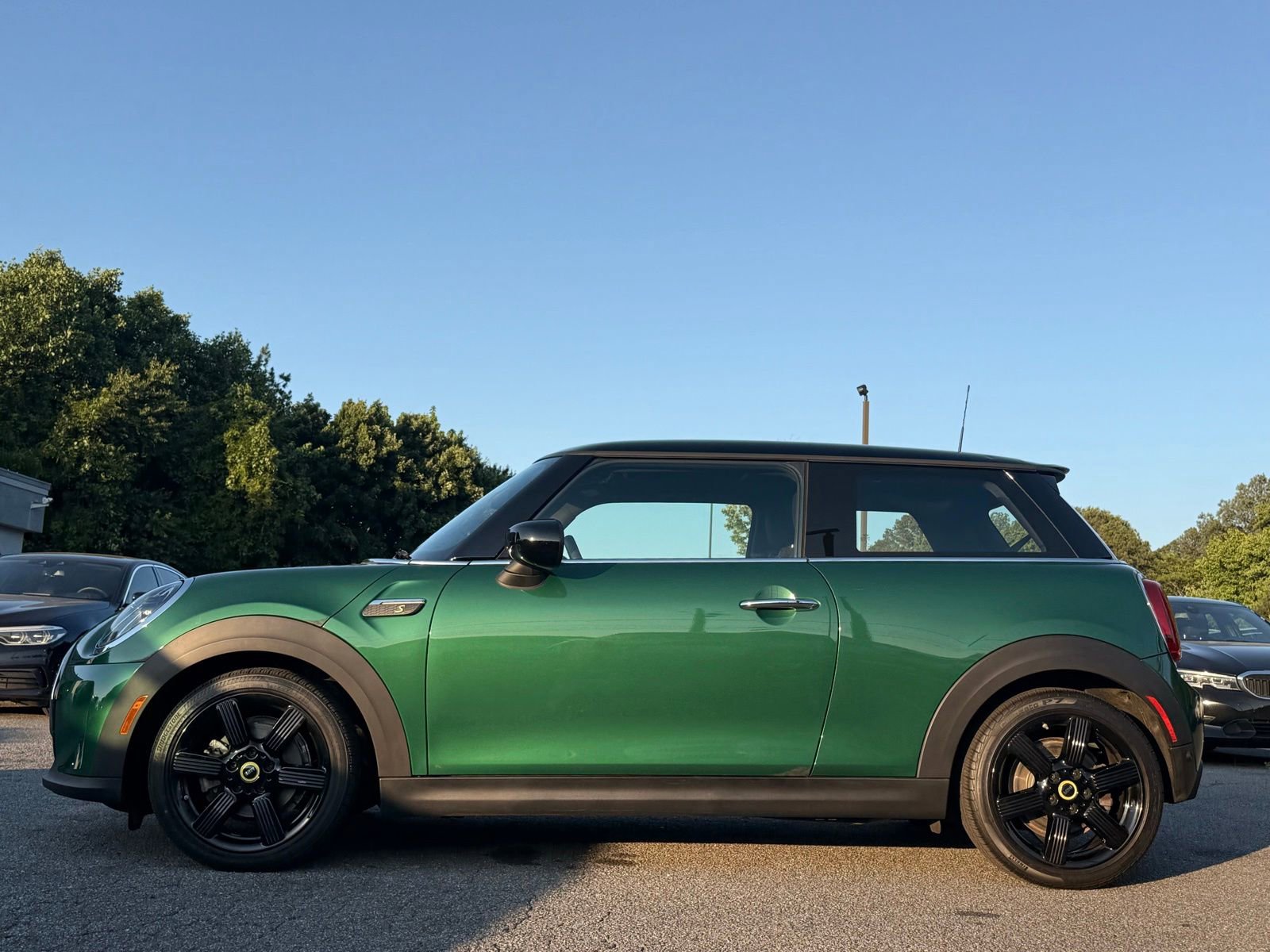 Used 2023 MINI Cooper SE FWD image 2
