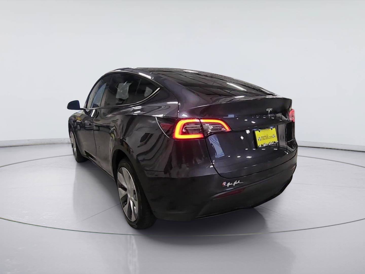Used 2024 Tesla Model Y Long Range AWD/4WD image 7