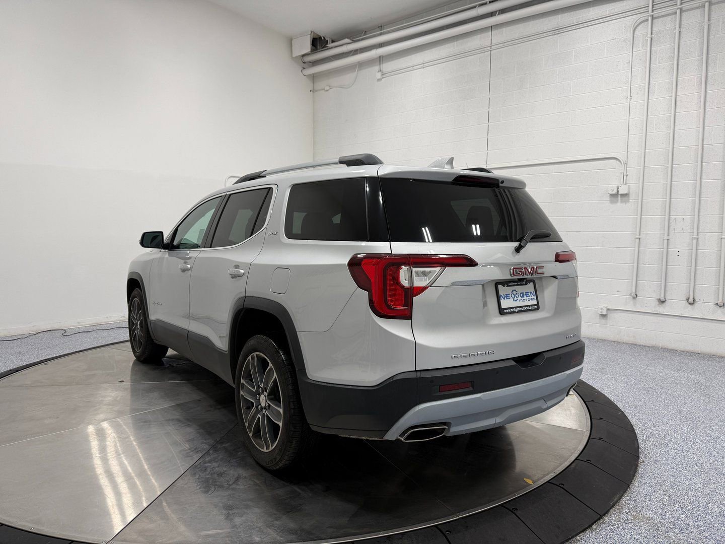 Used 2020 GMC Acadia SLT w/ LPO, Cargo Package image 5