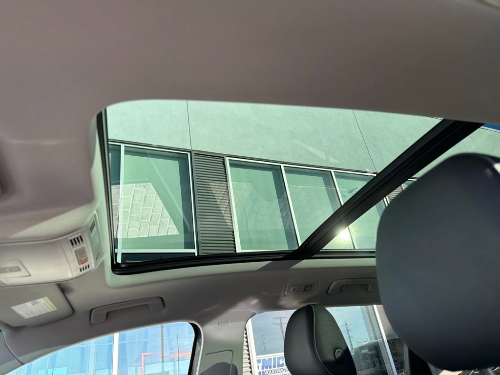 Certified 2023 Volkswagen Taos SE w/ Panoramic Sunroof Package image 23