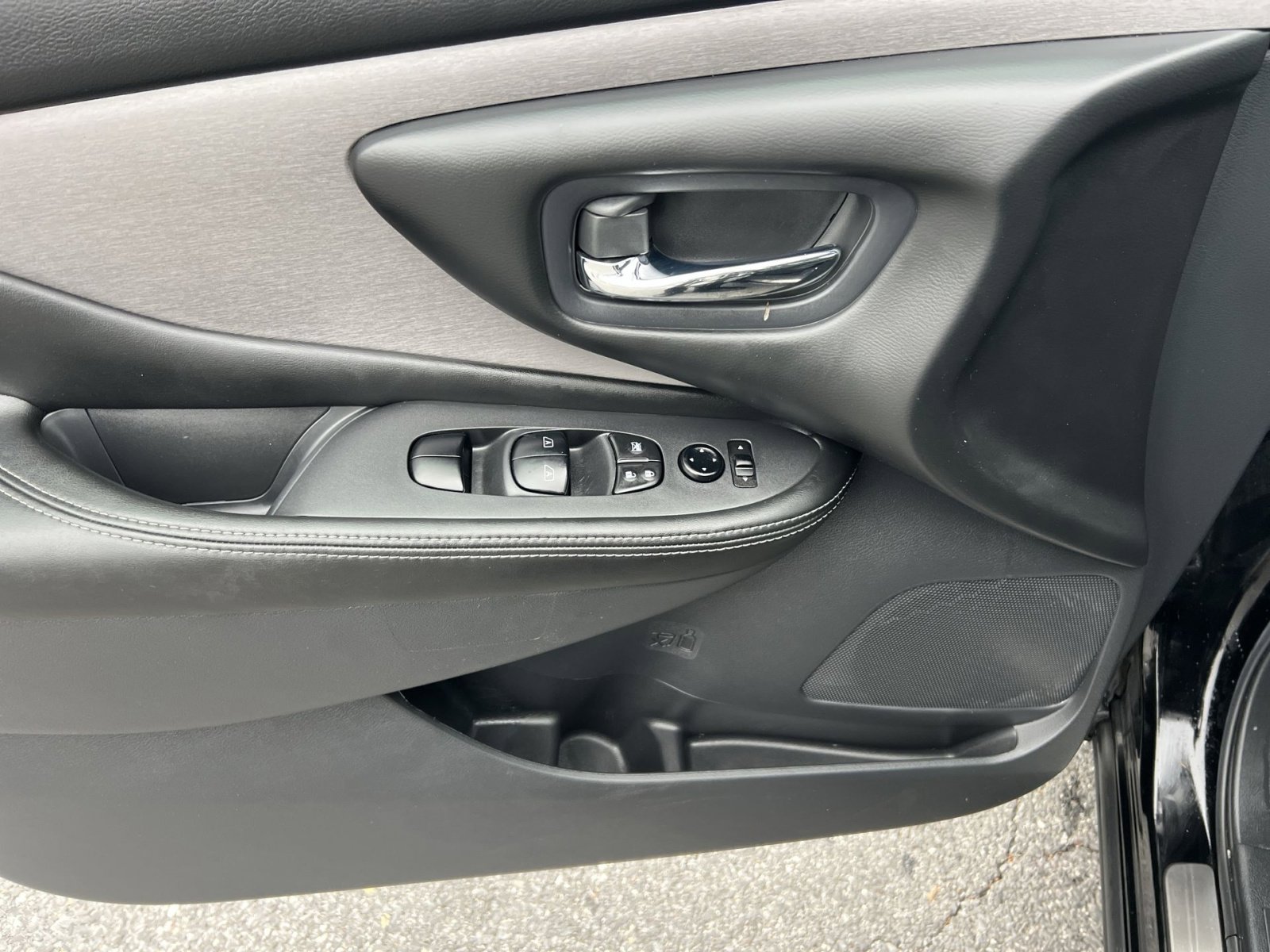 Used 2022 Nissan Murano SV w/ SV Midnight Edition Package image 15