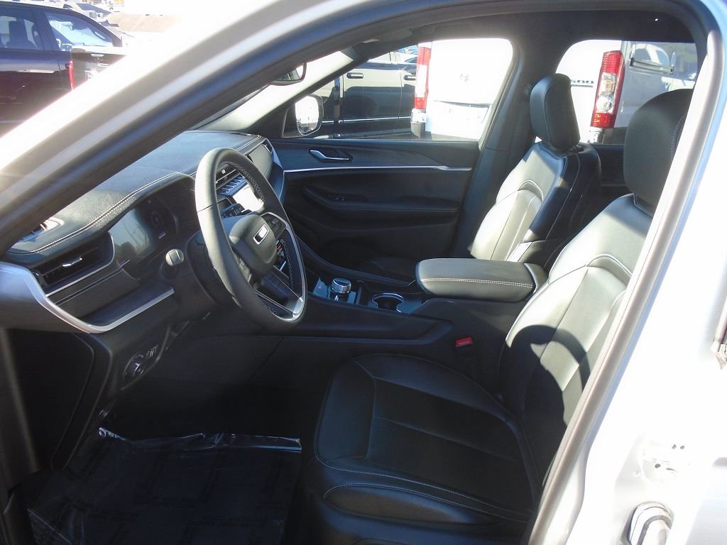 Certified 2024 Jeep Grand Cherokee L Limited w/ Black Appearance Package image 8