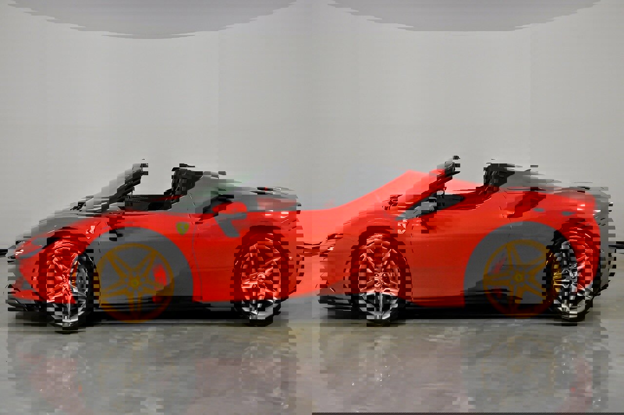 Used 2022 Ferrari SF90 Spider image 8
