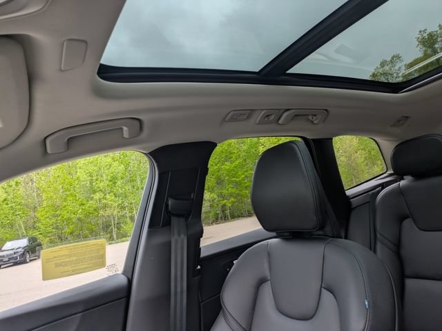 Used 2024 Volvo XC60 B5 Core w/ Protection Package Premier AWD/4WD image 29