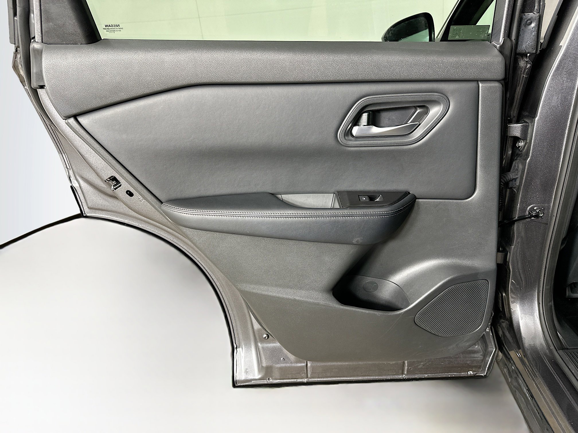 Used 2025 Nissan Rogue SV image 25