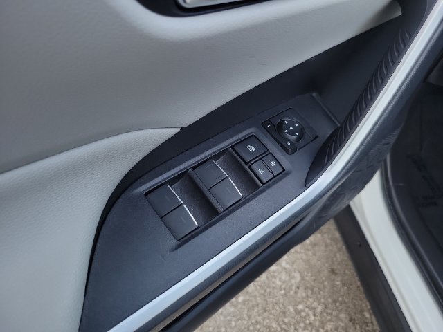 Used 2025 Toyota RAV4 XLE AWD/4WD image 13
