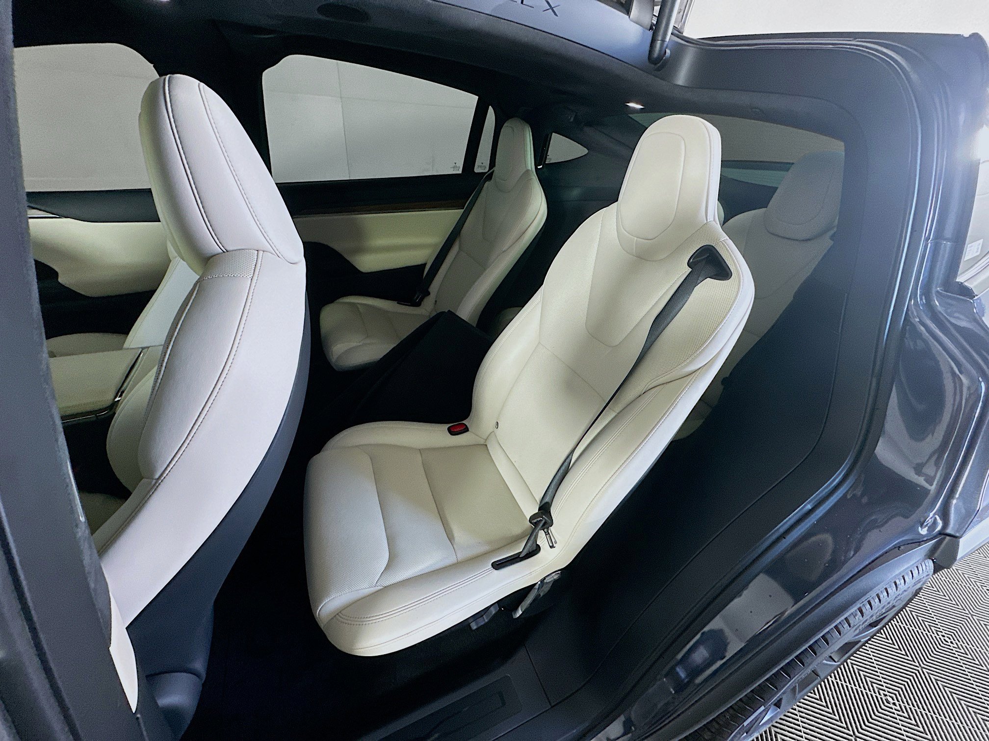 Used 2022 Tesla Model X image 26