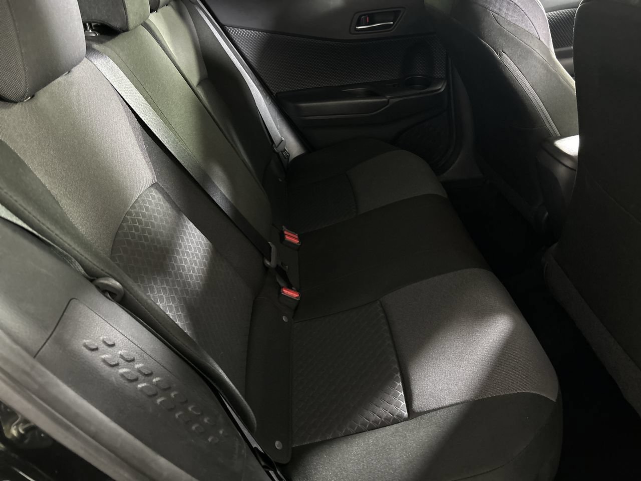Used 2020 Toyota C-HR LE FWD image 25