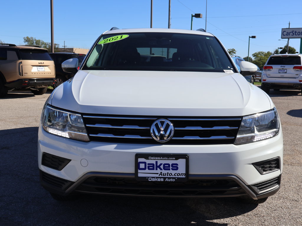 Used 2021 Volkswagen Tiguan SE w/ Panoramic Sunroof Package AWD/4WD image 2