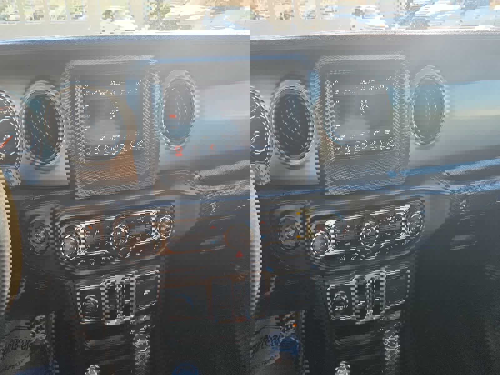 Used 2018 Jeep Wrangler Unlimited Sport S image 16