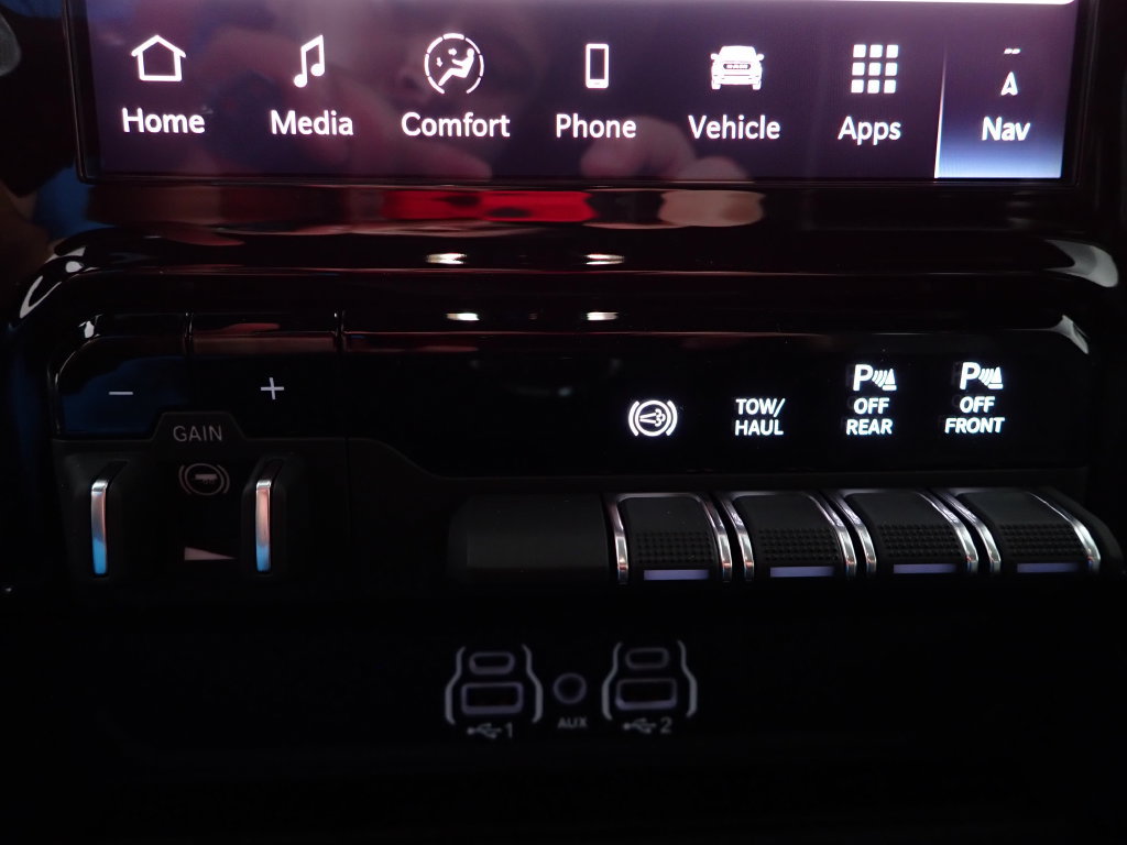 New 2026 RAM 2500 Laramie w/ Night Edition AWD/4WD image 6