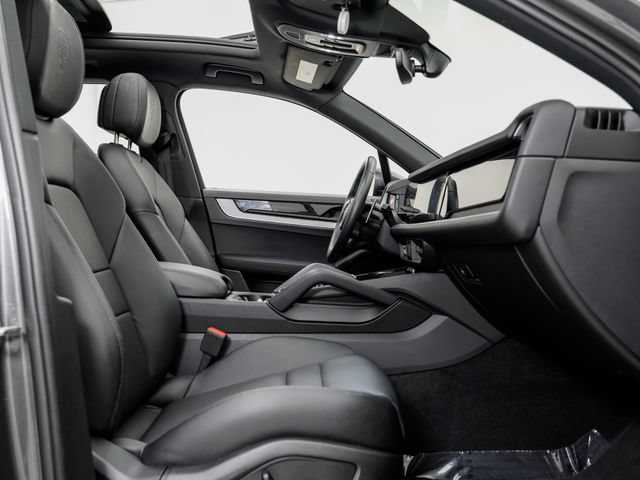 Certified 2024 Porsche Cayenne AWD/4WD image 25