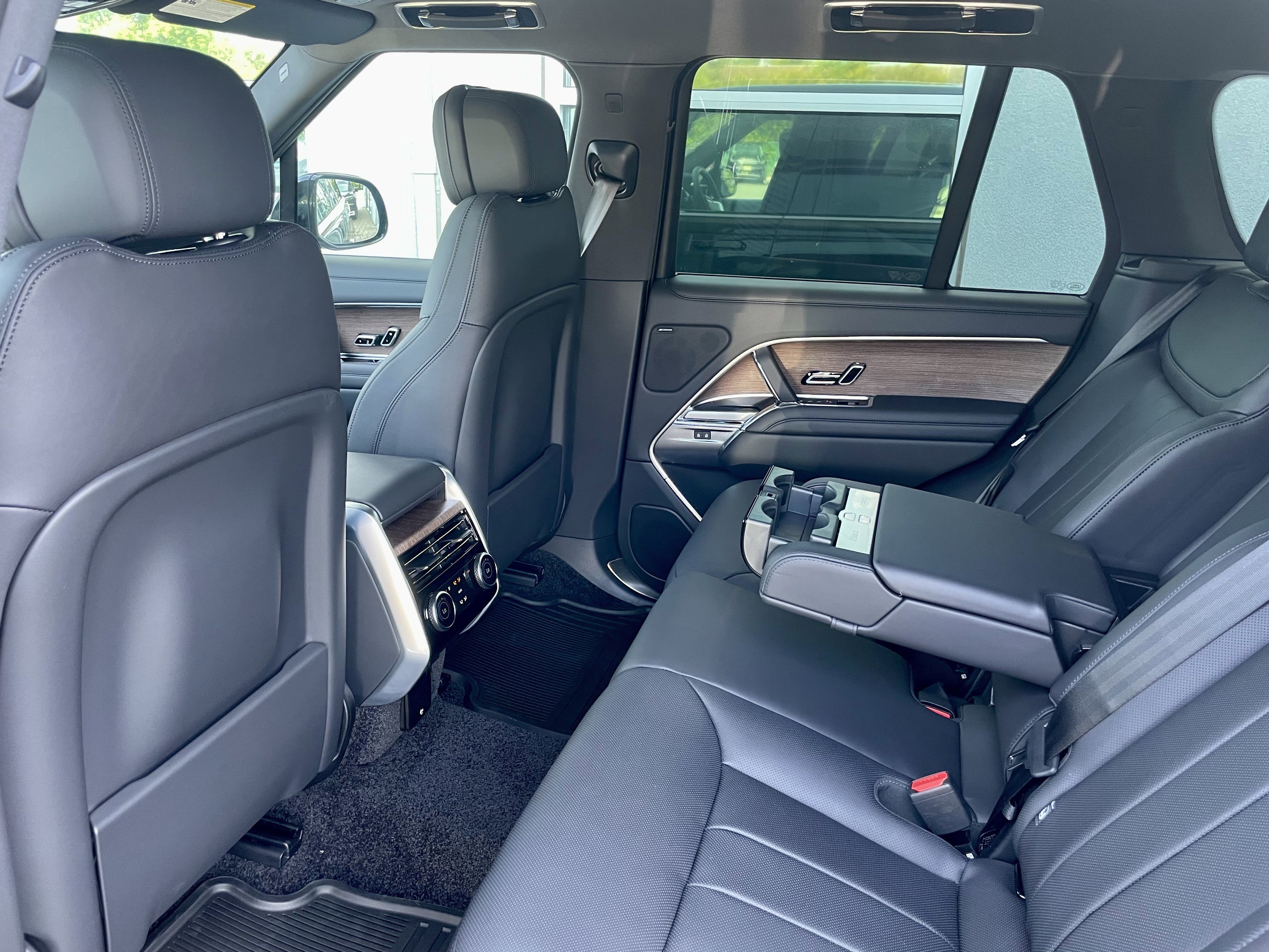 New 2025 Land Rover Range Rover SE image 30