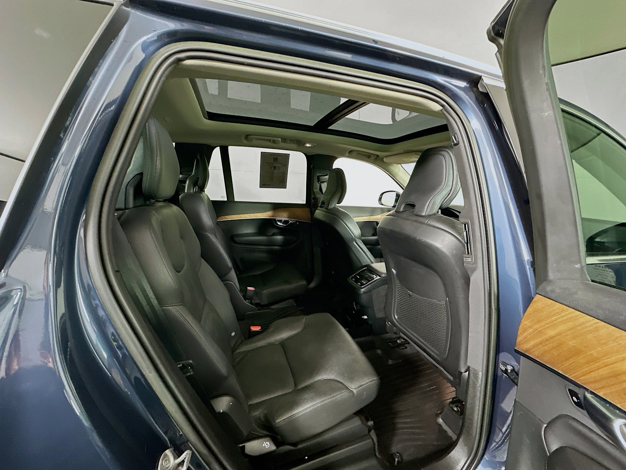 Used 2023 Volvo XC90 B6 Plus w/ Protection Package Premier image 32