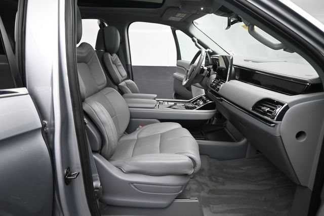 Used 2020 Lincoln Navigator Reserve w/ Luxury Package AWD/4WD image 32