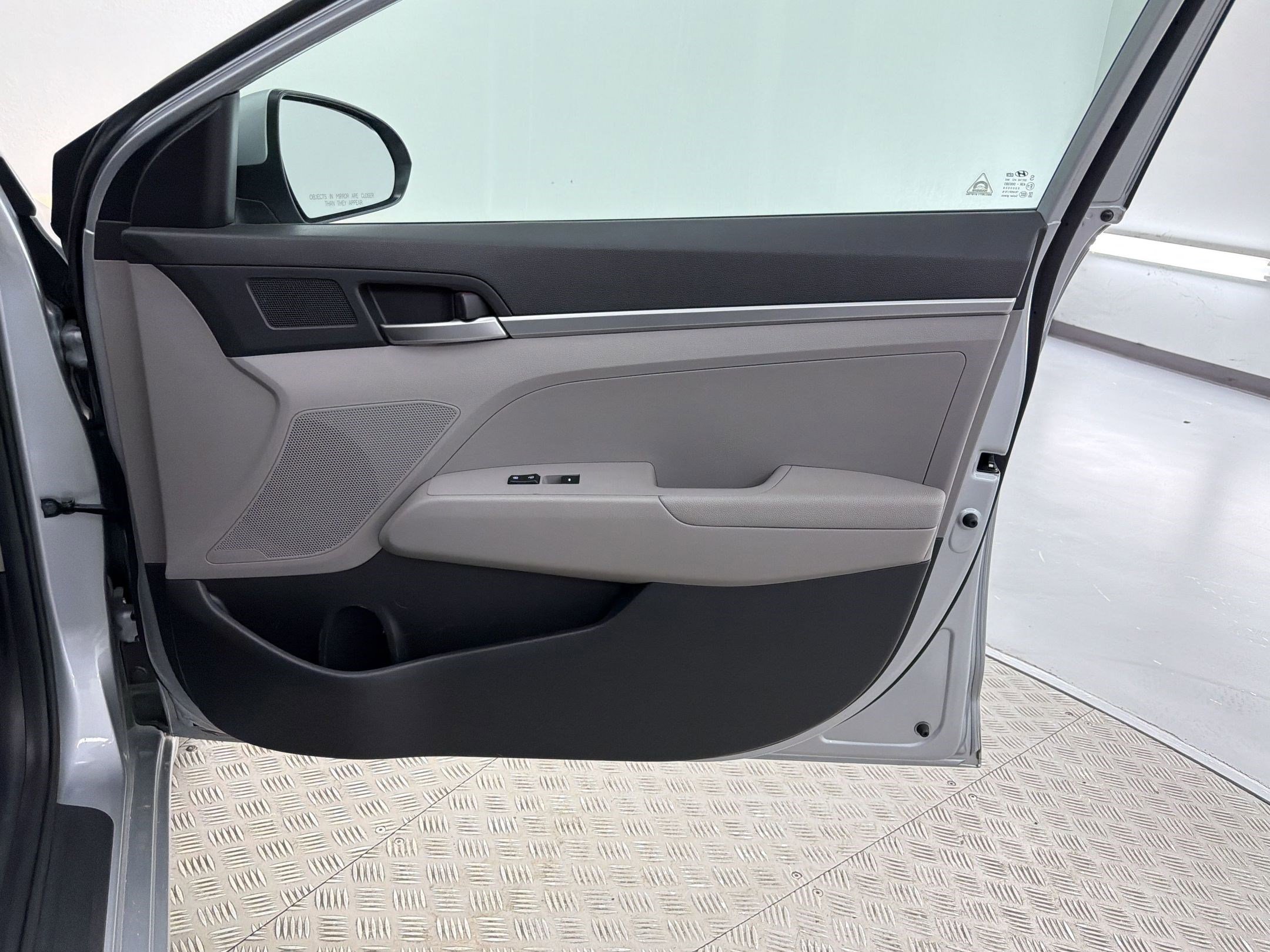 Used 2020 Hyundai Elantra SE w/ Cargo Package (C1) image 32