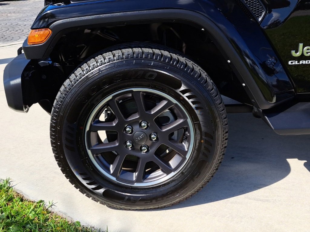 Used 2022 Jeep Gladiator Overland w/ Popular Equipment Package image 3