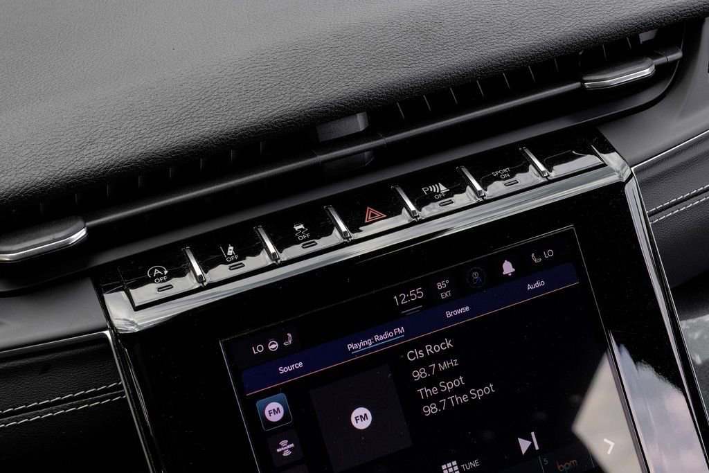 Used 2023 Jeep Grand Cherokee Altitude image 34