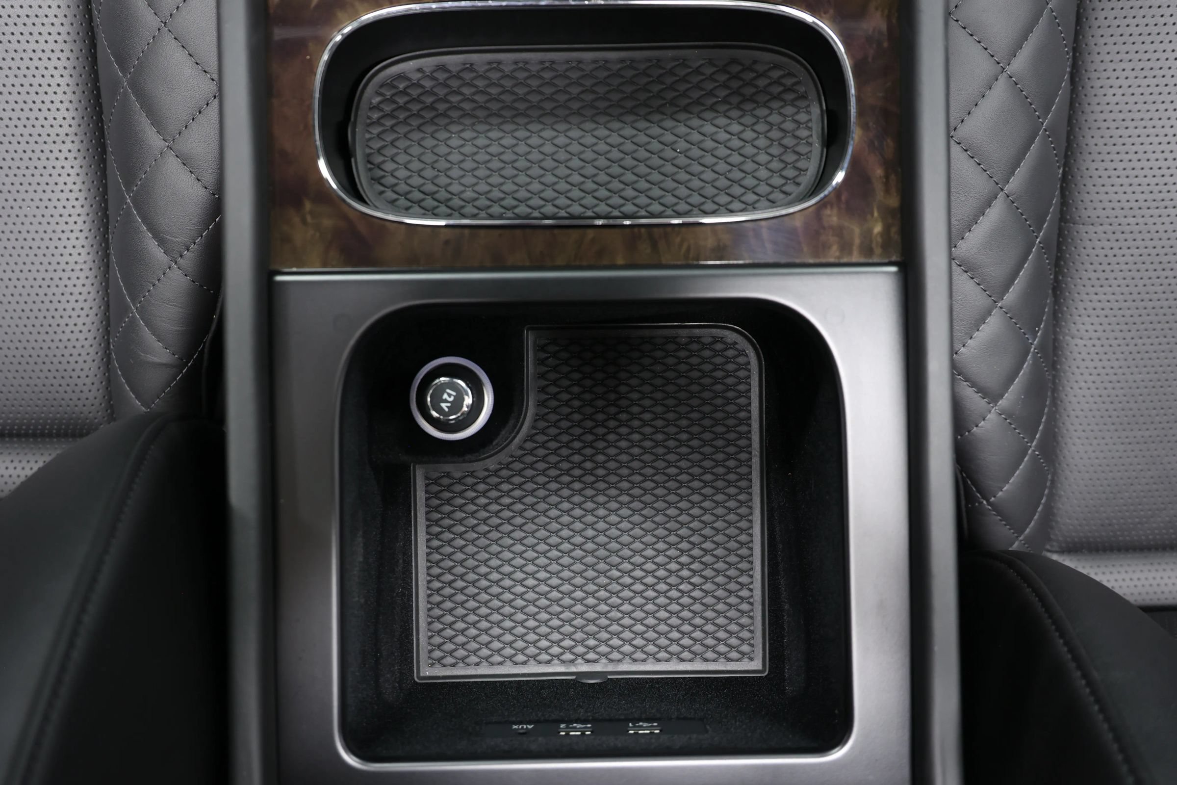 Used 2020 Bentley Bentayga Plug-In Hybrid AWD/4WD image 43