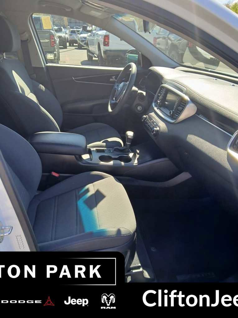 Used 2020 Kia Sorento LX AWD/4WD image 17