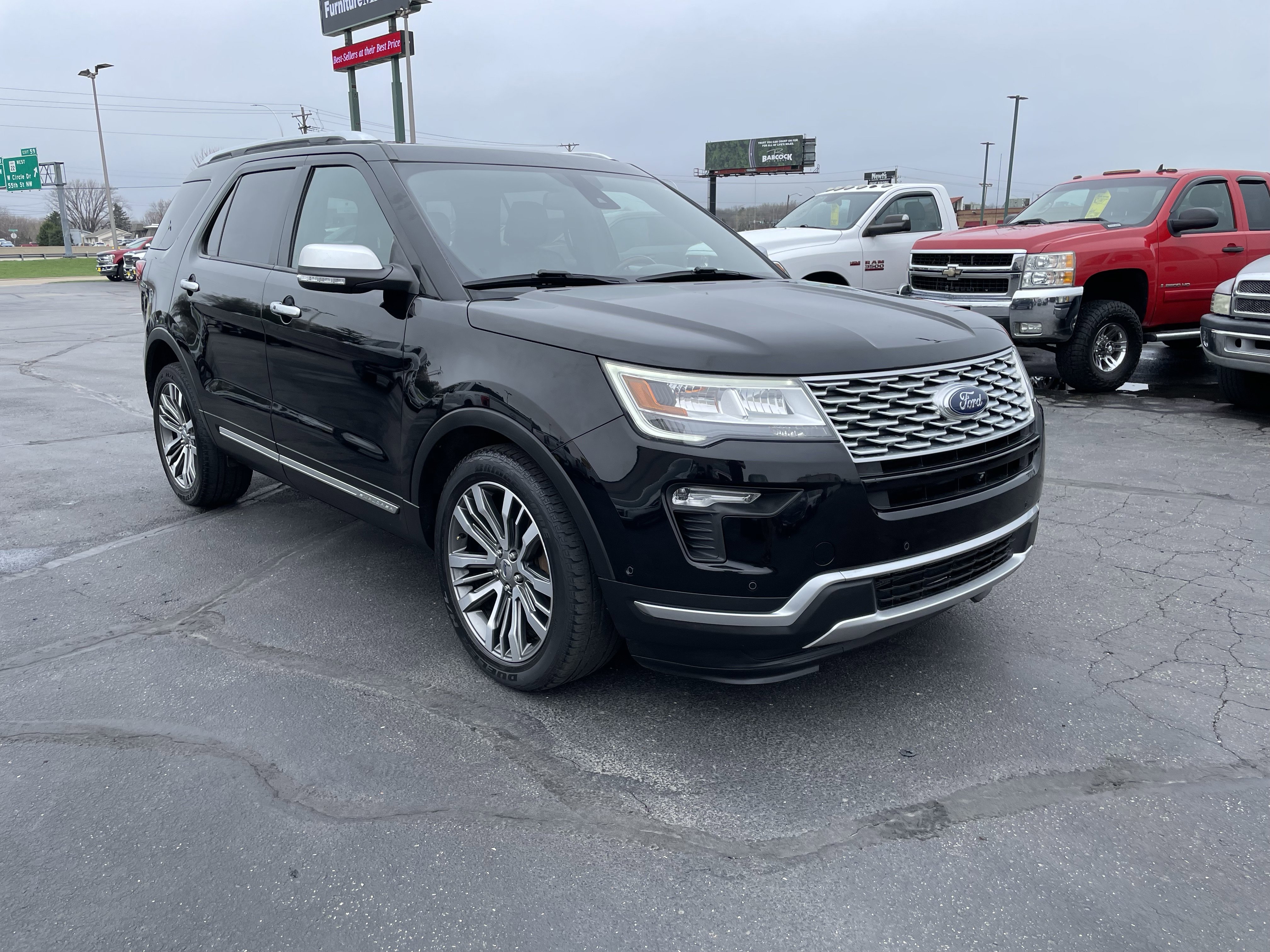 Used 2018 Ford Explorer Platinum AWD/4WD image 2