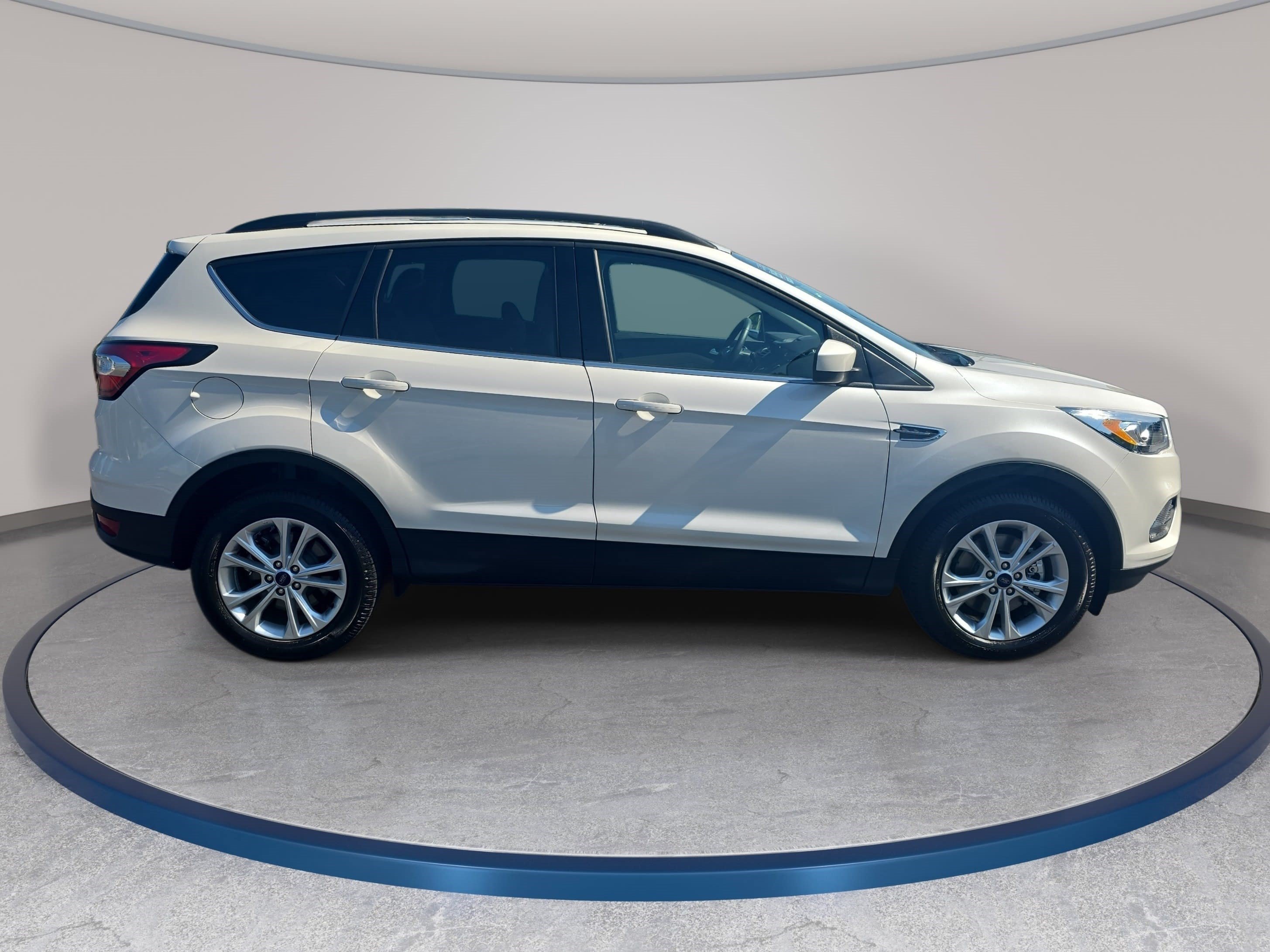 Used 2018 Ford Escape SEL w/ Ford Safe & Smart Package AWD/4WD image 4