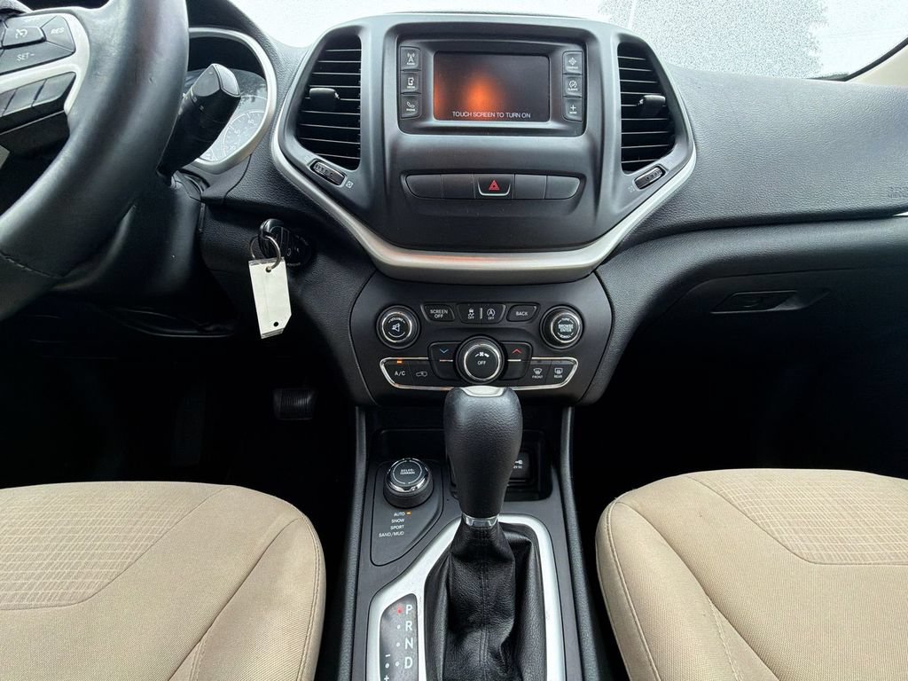 Used 2015 Jeep Cherokee Latitude AWD/4WD image 24