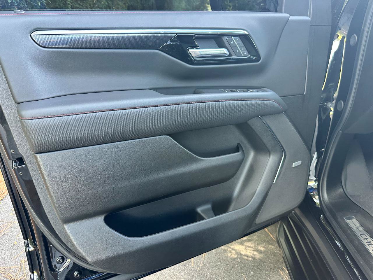 Used 2025 Chevrolet Tahoe RST w/ RST Capability Package AWD/4WD image 9
