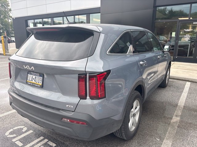 Certified 2023 Kia Sorento LX AWD/4WD image 3