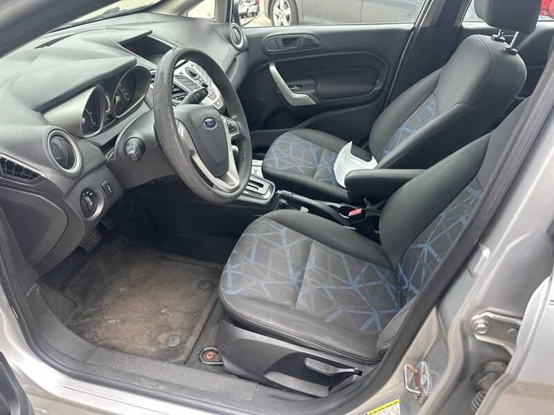 Used 2013 Ford Fiesta SE w/ Super Fuel Economy Pkg FWD image 8