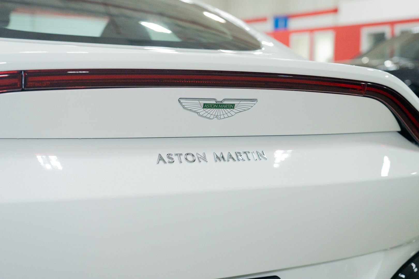 Used 2019 Aston Martin V8 Vantage Coupe image 9