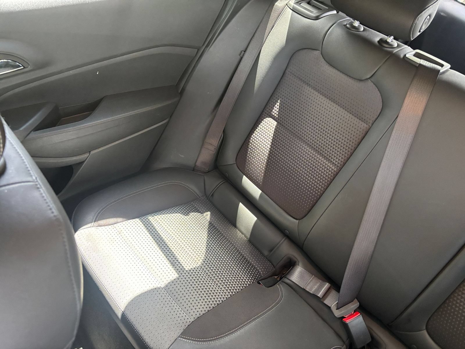 Used 2025 Chevrolet Trax LT FWD image 37