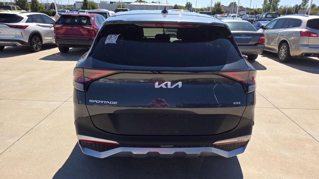 Used 2023 Kia Sportage LX AWD/4WD image 4