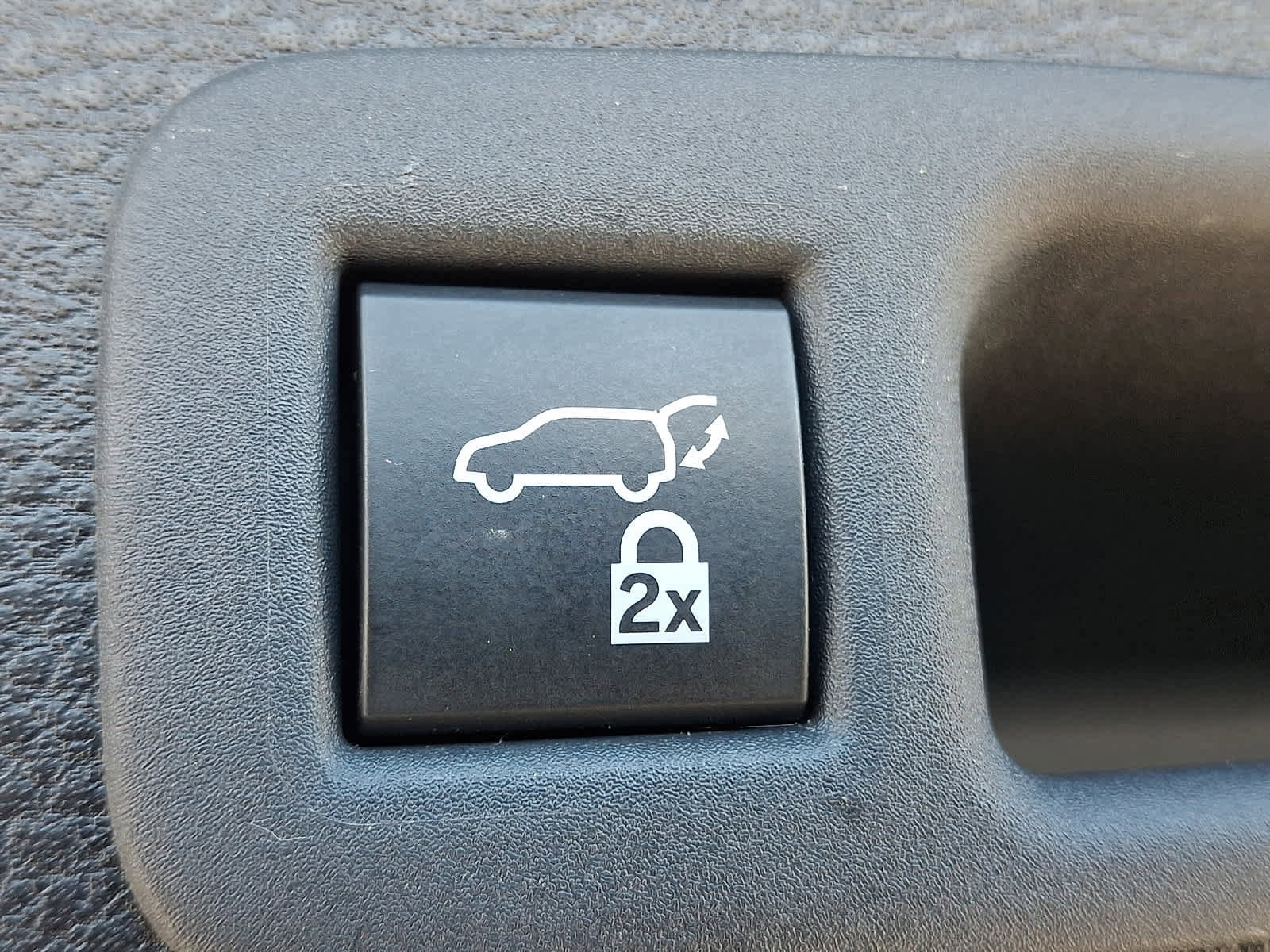 Used 2023 Toyota Sienna XLE AWD/4WD image 32