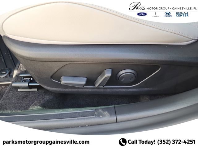 New 2025 Hyundai Elantra Limited image 17