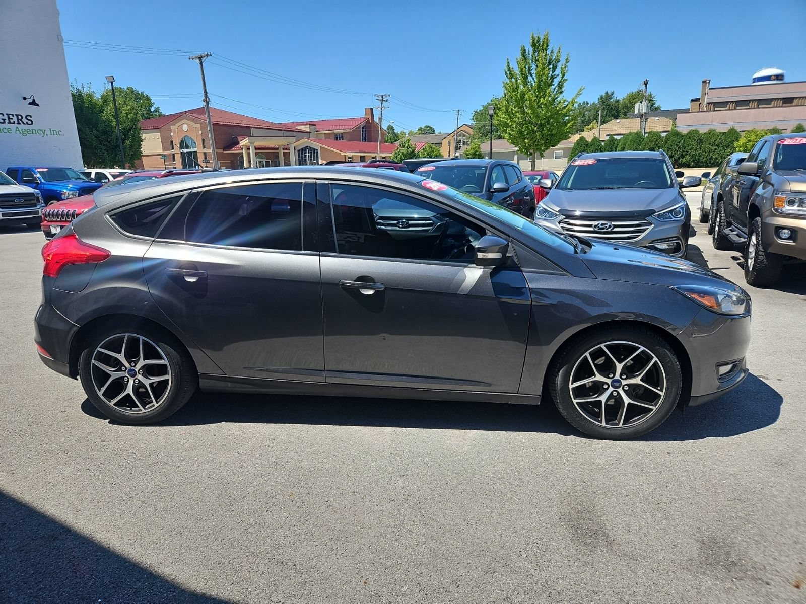 Used 2018 Ford Focus SEL w/ Cold Weather Package FWD image 7