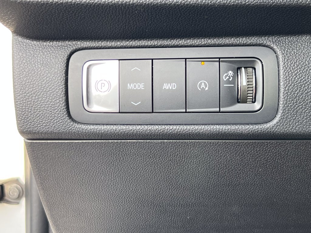 Used 2026 Chevrolet Traverse LT AWD/4WD image 23